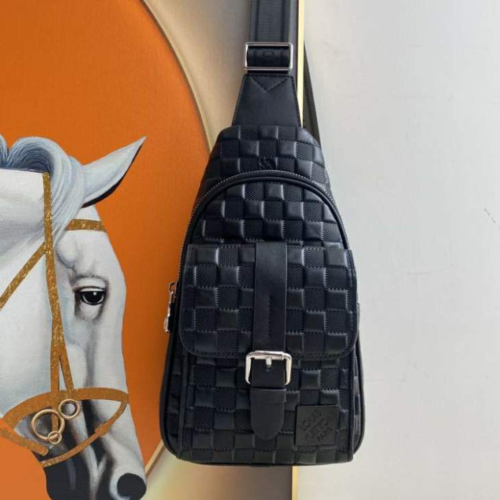 Picture of Louis Vuitton Mens Bags _SKUfw221783888fw